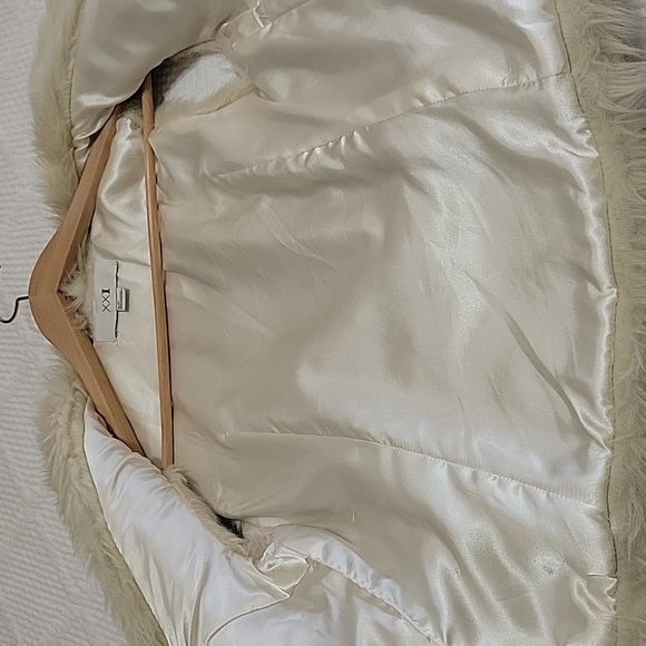 Forever21 Faux Fur Women's Vest White - Small - Picture 5 of 7